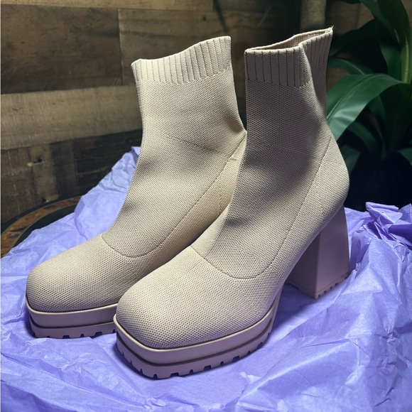 Sold NEW TANISH PINK CHUNKY SOCK BOOT - Picture 5 of 12